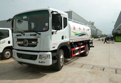 雾炮车与洒水车在黔西县 不止是洒水，更是提升人居环境的“多面手”