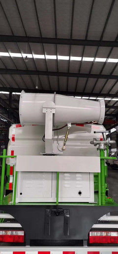 多功能环保卫士 解析东风系列洒水车与雾炮车的专业应用