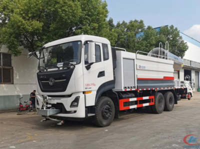 国六东风天龙后双桥16吨方罐抑尘车 高效环保的城市清洁卫士